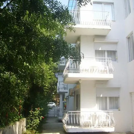 Lurd Family Hotel